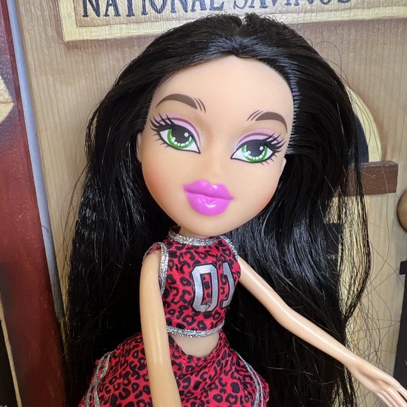 Vintage Bratz Jade Doll 2015 Green Eyes Long Black Crimped Hair 10" - Picture 4 of 11
